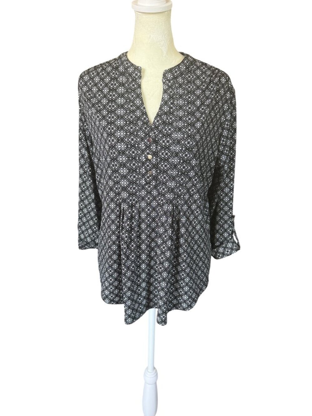 Cb Established 1962 black and white geometric pattern popover top Petite L